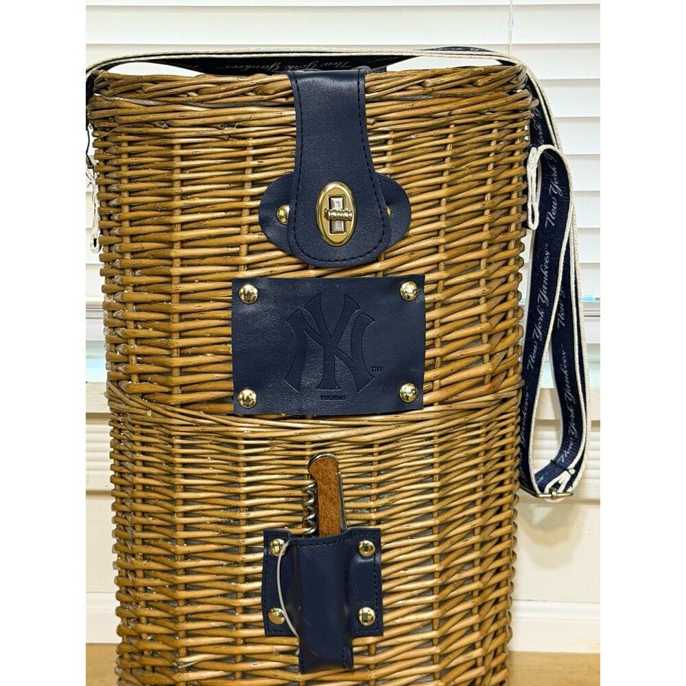 New York Yankees Logo Wicker Insulated Picnic Basket w/ Adjustable Strap NWOT